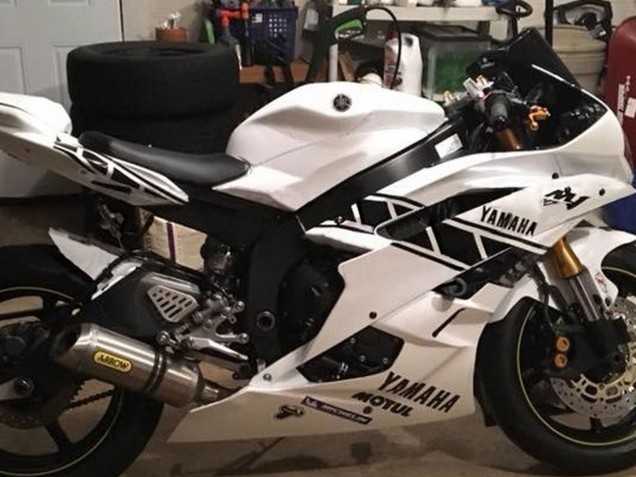 Yamaha YZF 600 R6 Motorrad Verkleidung 2006-2007 - Weiss Glanzendes Schwarz Motul Michelin